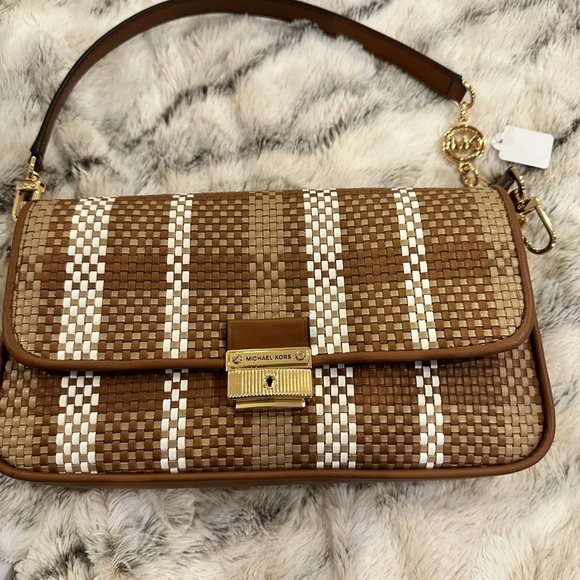 Michael kors bradshaw woven - Gem Michael Kors Bradshaw Woven Converted Shoulder Bag.